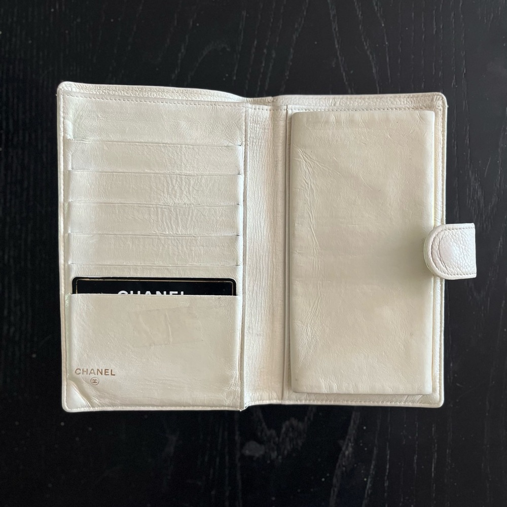 Vintage 1997-1999 Chanel Wallet in Cream/White - Picture 4 of 13